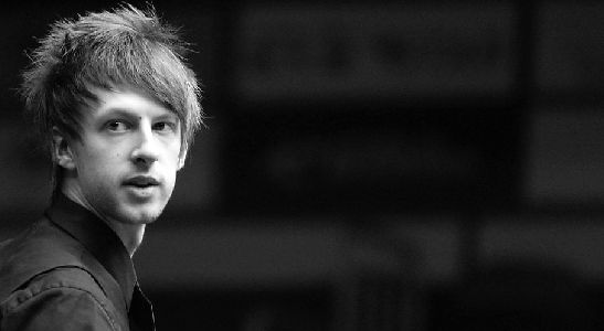 层银白色的 层银白色的